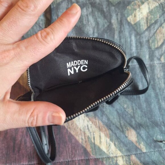 ✨ Madden NYC Chevron Quilted Mini Crossbody Bag – Black - Picture 3 of 3